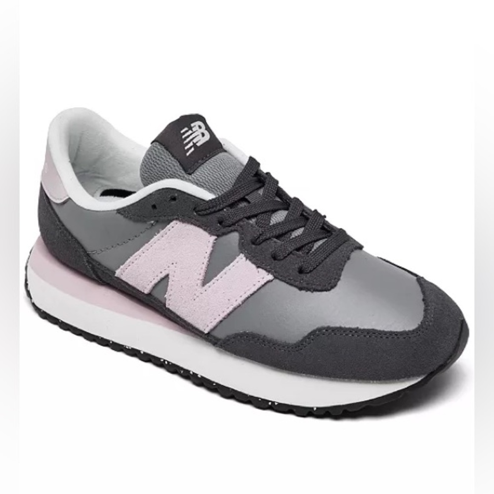 New Balance Women's Gray and Pink Retro Sneakers